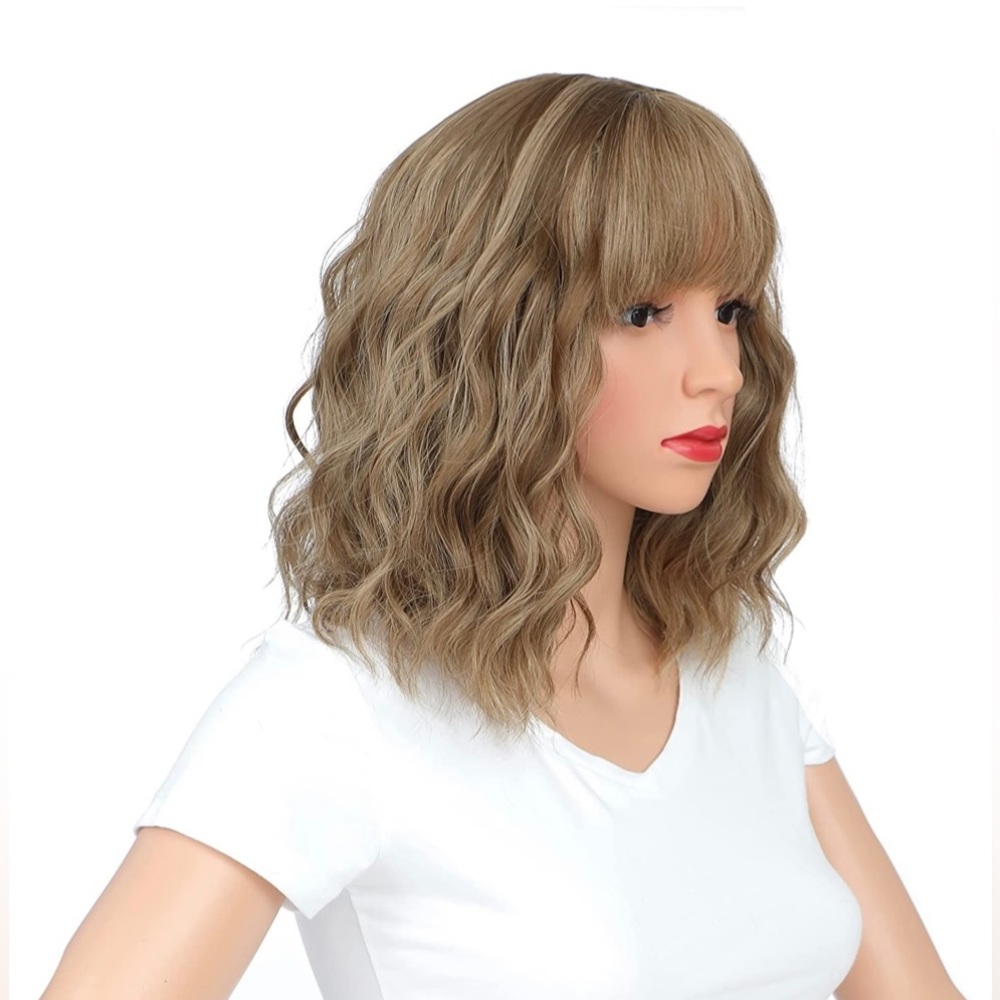 NIB Dark Blonde Ash Brown Highlights Wavy Wig Bangs Short Bob Cute Realistic